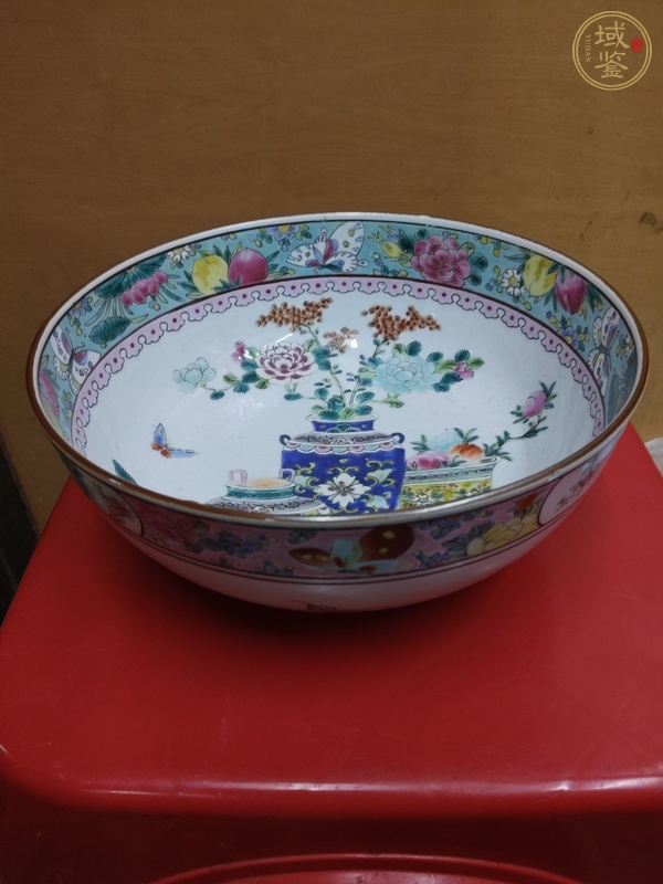 古玩博古圖粉彩碗真品鑒賞圖