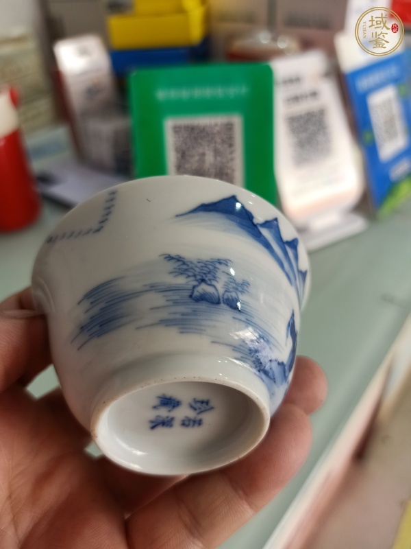 古玩陶瓷若深珍藏款青花杯真品鑒賞圖