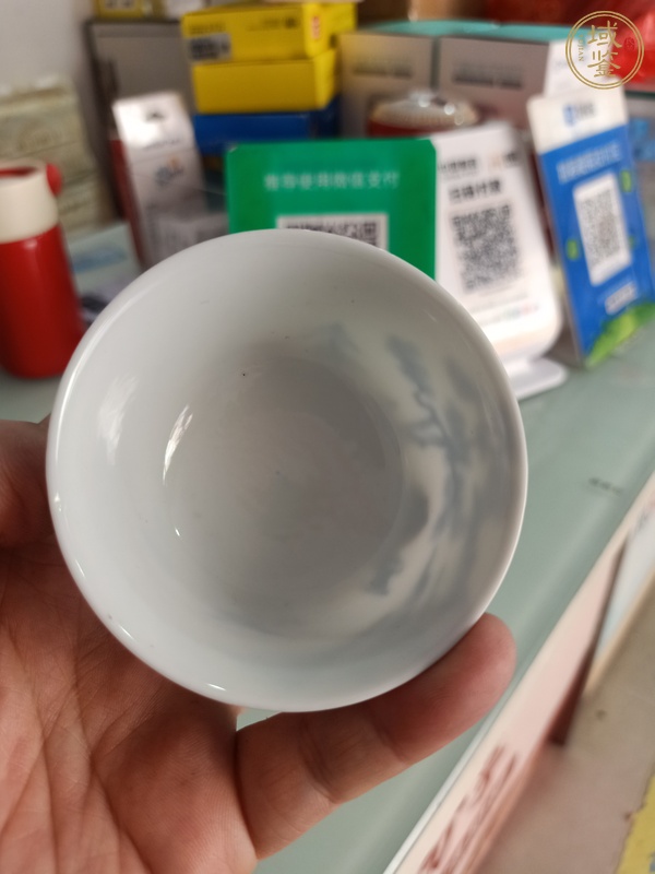 古玩陶瓷若深珍藏款青花杯真品鑒賞圖