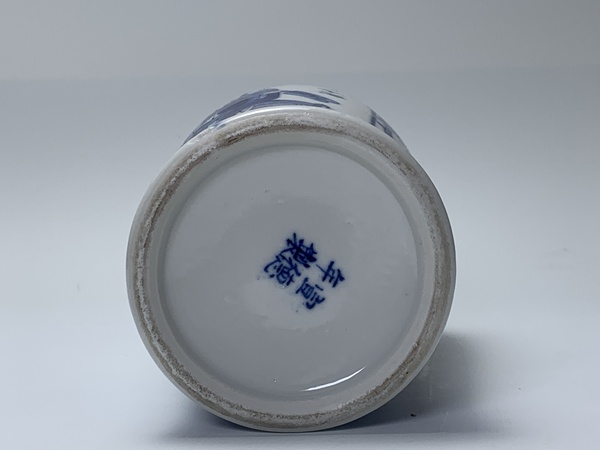 古玩陶瓷清晚期·青花開(kāi)窗人物花鳥(niǎo)紋蓋瓶拍賣(mài)，當(dāng)前價(jià)格0元