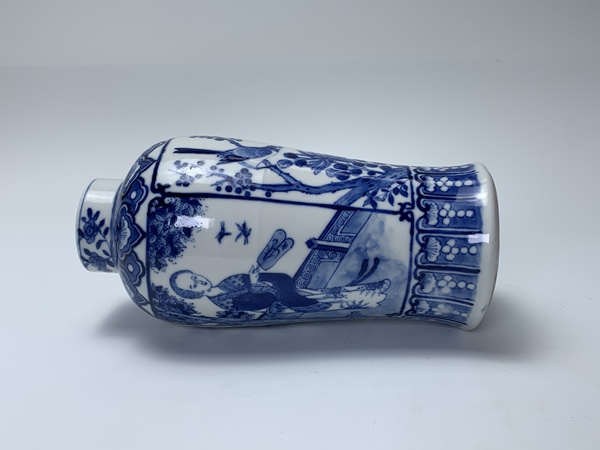古玩陶瓷清晚期·青花開(kāi)窗人物花鳥(niǎo)紋蓋瓶拍賣(mài)，當(dāng)前價(jià)格0元