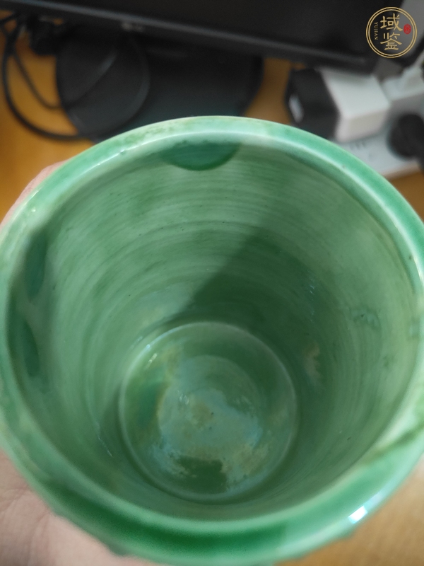 古玩陶瓷珍珠地貼塑梅花紋筆筒真品鑒賞圖