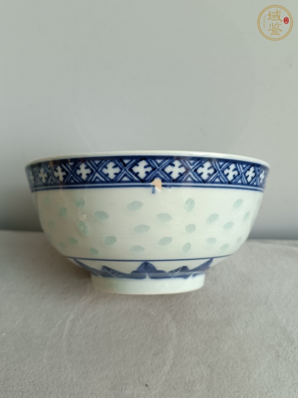 古玩陶瓷青花玲瓏紋碗真品鑒賞圖