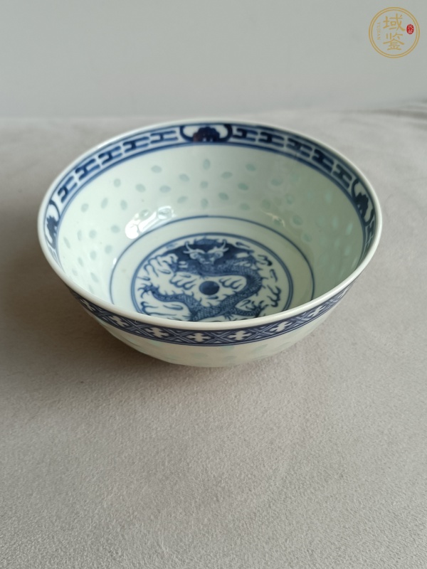 古玩陶瓷青花玲瓏紋碗真品鑒賞圖