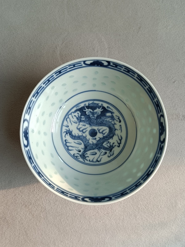 古玩陶瓷清末民初青花玲瓏龍紋碗拍賣，當前價格890元