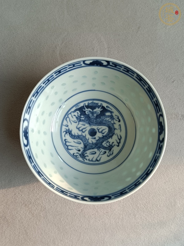 古玩陶瓷青花玲瓏紋碗真品鑒賞圖