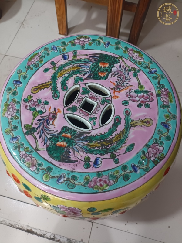 古玩陶瓷黃地粉彩雙鳳牡丹花紋瓷鼓真品鑒賞圖