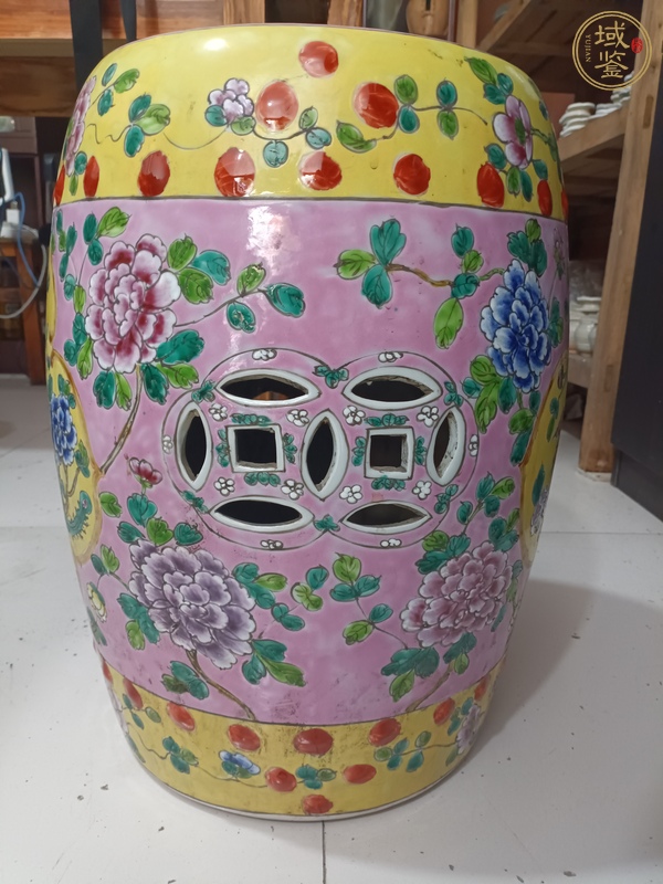 古玩陶瓷黃地粉彩雙鳳牡丹花紋瓷鼓真品鑒賞圖