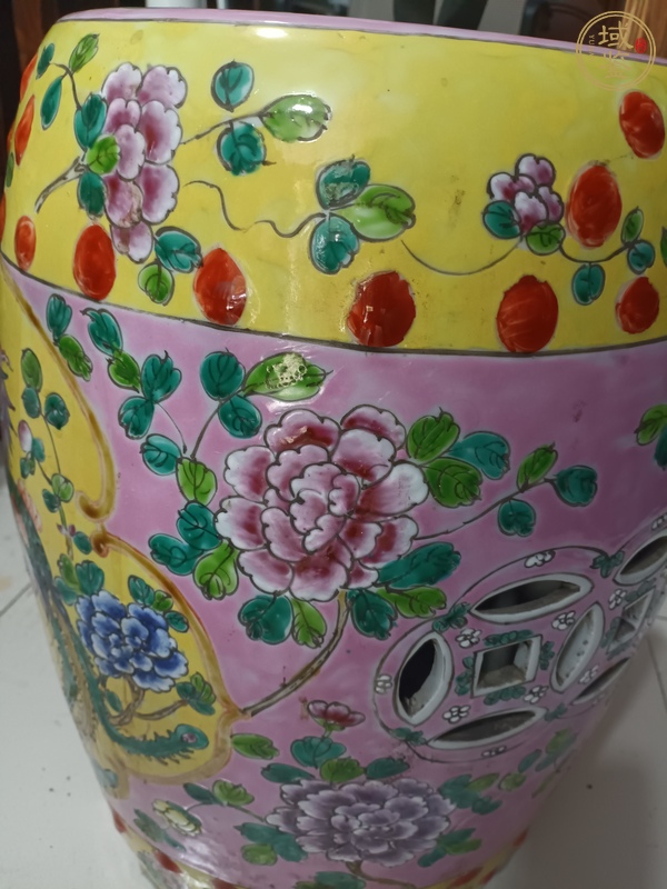 古玩陶瓷黃地粉彩雙鳳牡丹花紋瓷鼓真品鑒賞圖