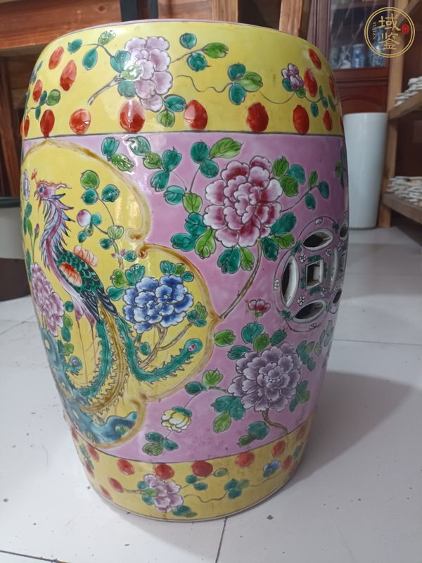 古玩陶瓷黃地粉彩雙鳳牡丹花紋瓷鼓真品鑒賞圖