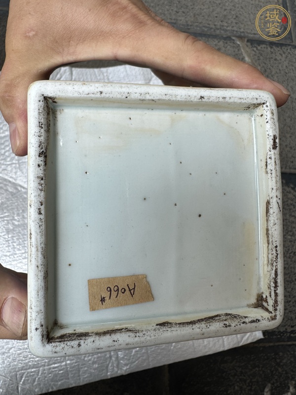 古玩陶瓷青花壽字紋四方瓶真品鑒賞圖