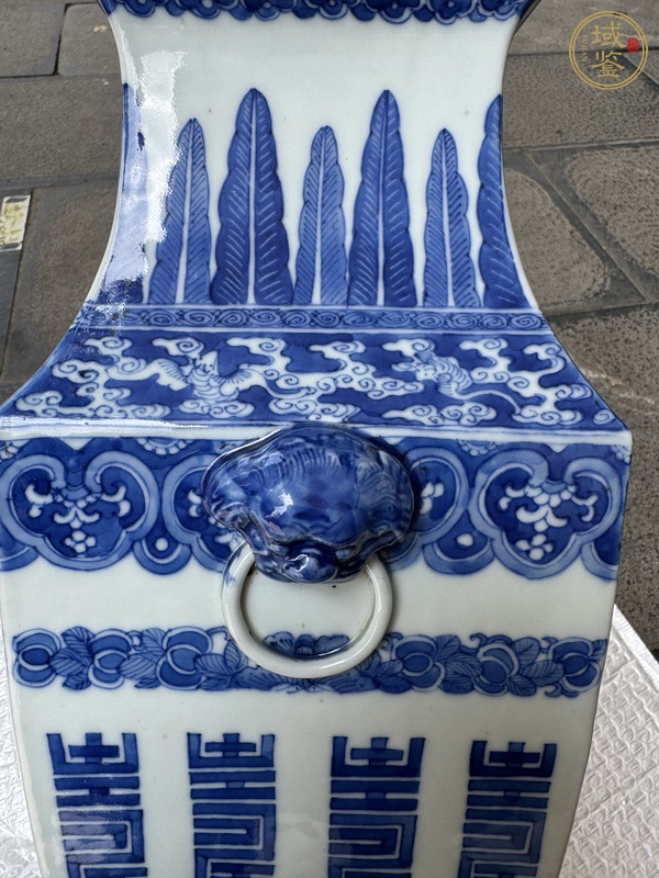 古玩陶瓷青花壽字紋四方瓶真品鑒賞圖