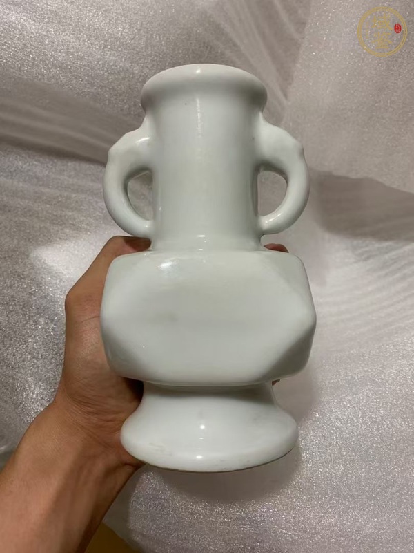 古玩陶瓷白釉尊瓶真品鑒賞圖