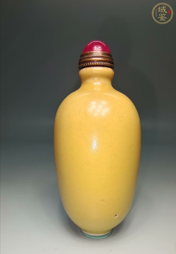 古玩陶瓷黃釉鼻煙壺真品鑒賞圖