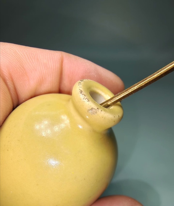 古玩陶瓷黃釉鼻煙壺拍賣,當前價格599元