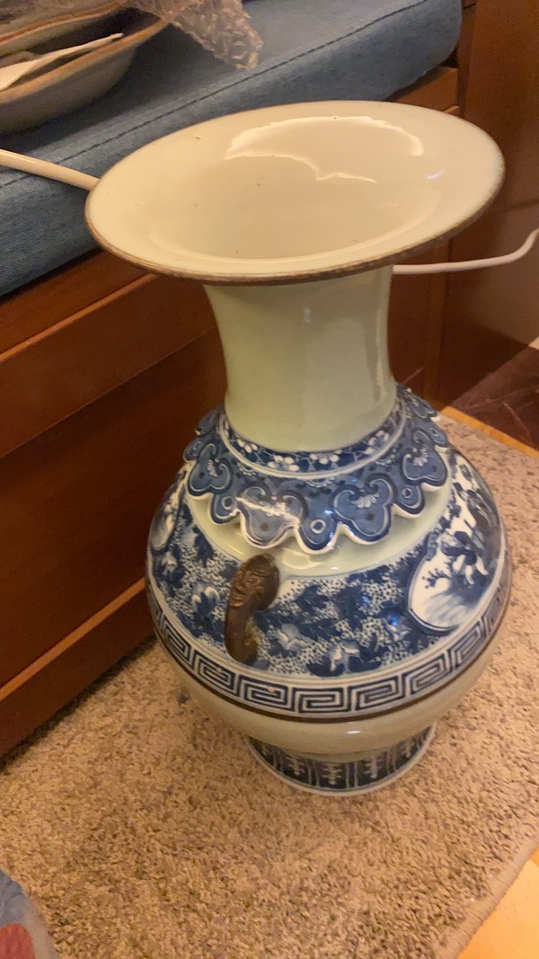 古玩陶瓷豆青青花開窗人物雙耳瓶(嘉道)拍賣,當前價格28000元