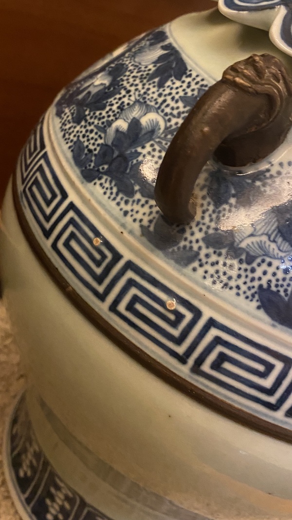 古玩陶瓷豆青青花開窗人物雙耳瓶(嘉道)拍賣,當前價格28000元