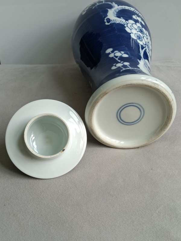 古玩陶瓷青花冰梅紋蓋瓶拍賣，當(dāng)前價格2990元