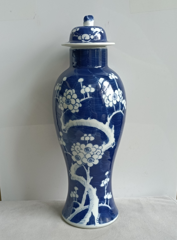 古玩陶瓷青花冰梅紋蓋瓶拍賣，當(dāng)前價格2990元