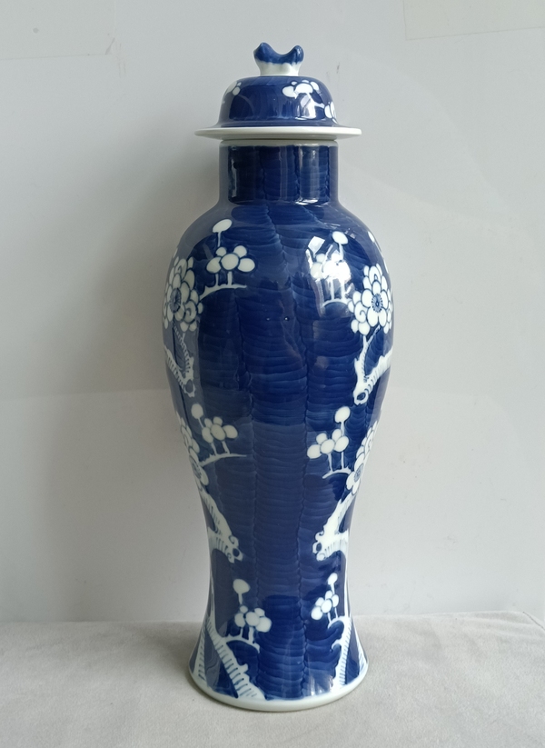 古玩陶瓷青花冰梅紋蓋瓶拍賣，當(dāng)前價格2990元