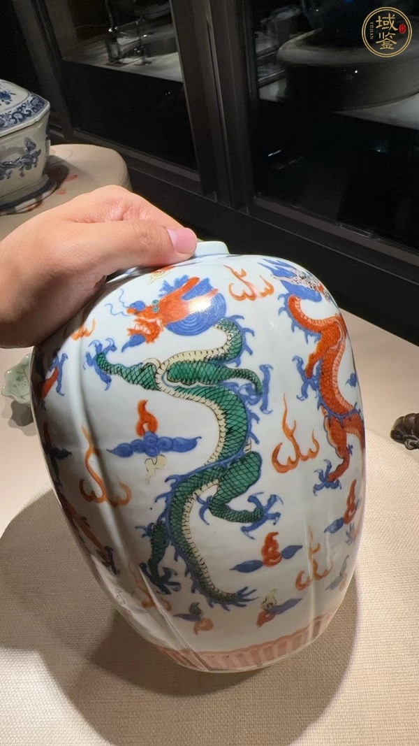 古玩青花五彩龍紋罐真品鑒賞圖