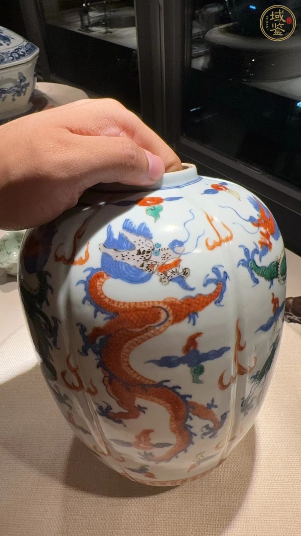 古玩陶瓷青花五彩龍紋罐真品鑒賞圖