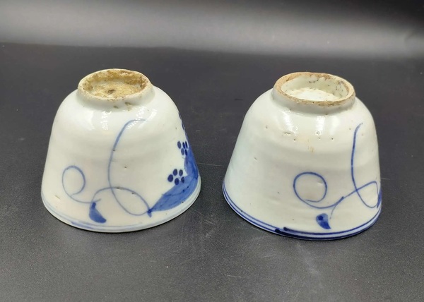 古玩陶瓷葡萄紋青花杯一對拍賣，當前價格450元
