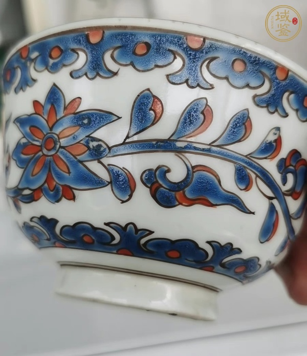 古玩陶瓷日本明治青花礬紅花卉紋蓋碗真品鑒賞圖