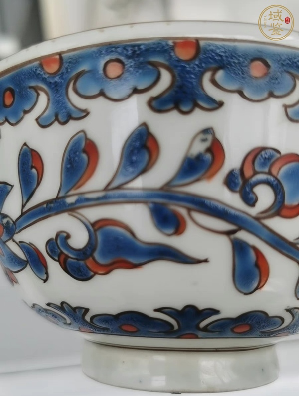 古玩陶瓷日本明治青花礬紅花卉紋蓋碗真品鑒賞圖