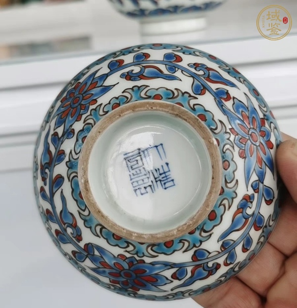 古玩陶瓷日本明治青花礬紅花卉紋蓋碗真品鑒賞圖