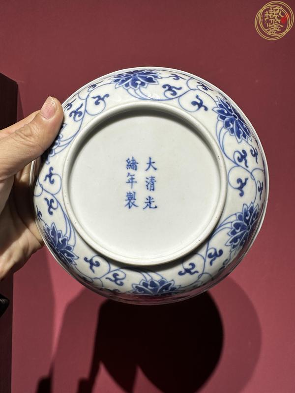 古玩陶瓷光緒官窯青花纏枝蓮紋盤真品鑒賞圖