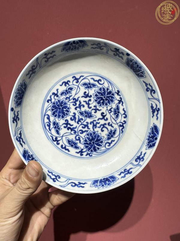 古玩陶瓷光緒官窯青花纏枝蓮紋盤真品鑒賞圖