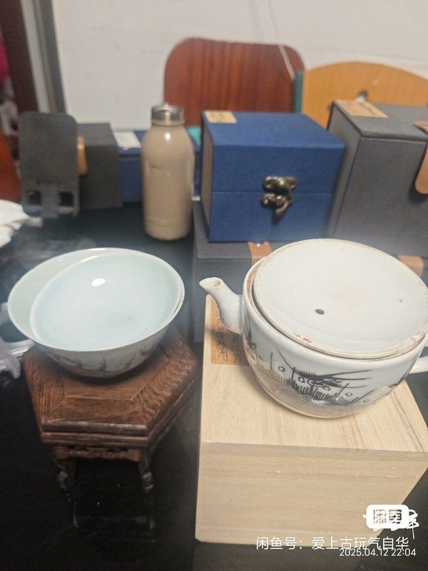 古玩陶瓷同治粉彩壺,蓋碗一套拍賣,當(dāng)前價格2680元