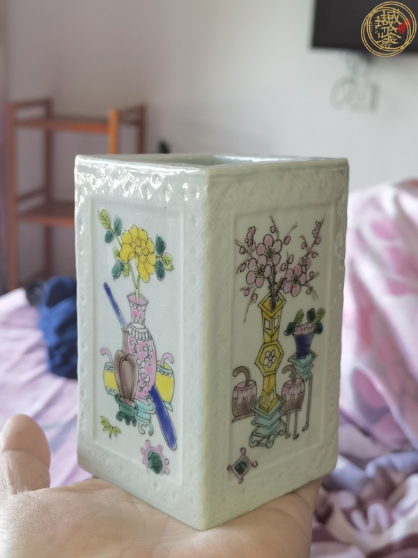 古玩陶瓷粉彩博古圖筆筒真品鑒賞圖