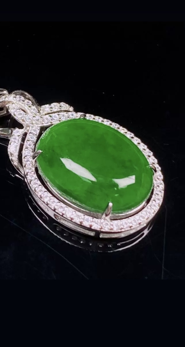 古玩玉器天然翡翠吊墜拍賣(mài)，當(dāng)前價(jià)格22000元