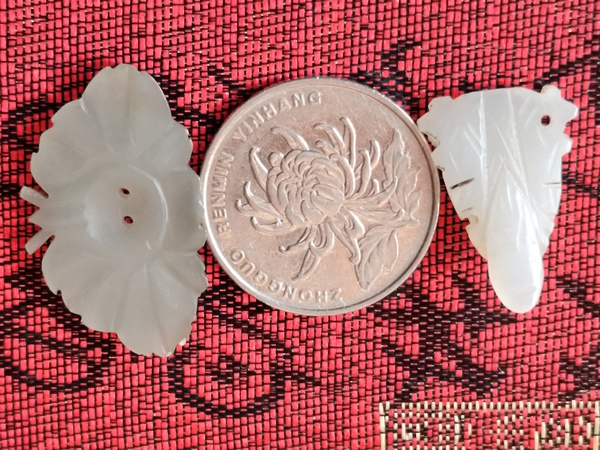 古玩玉器和田玉“壽星帽花”+蝴蝶帽花片拍賣，當(dāng)前價格399元