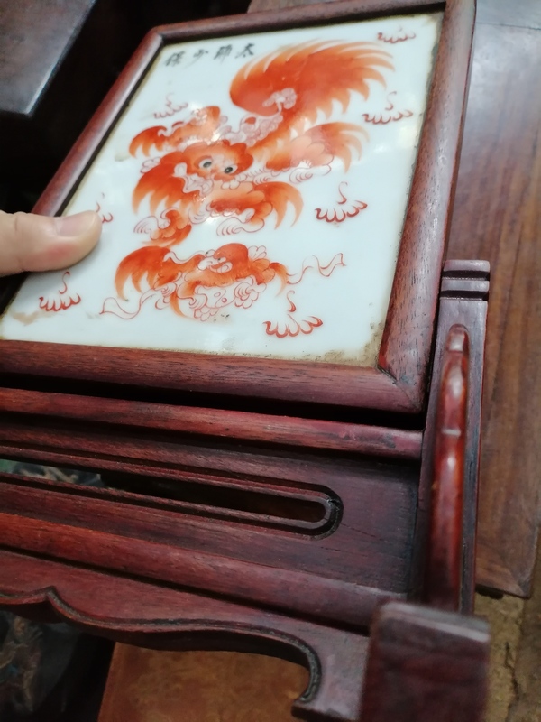 古玩陶瓷民國(guó)礬紅瓷板插屏拍賣(mài)，當(dāng)前價(jià)格5000元