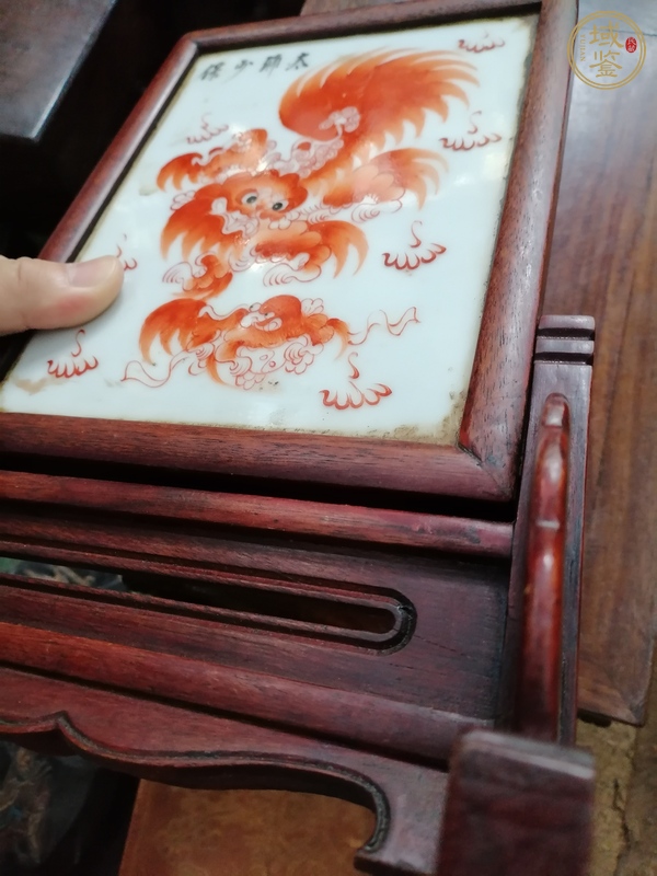 古玩陶瓷礬紅瓷板真品鑒賞圖