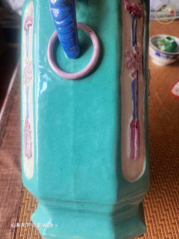 古玩陶瓷松石綠粉彩劉海戲金蟾圖象耳瓶，不多見真品鑒賞圖