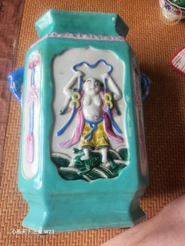 古玩陶瓷松石綠粉彩劉海戲金蟾圖象耳瓶，不多見真品鑒賞圖