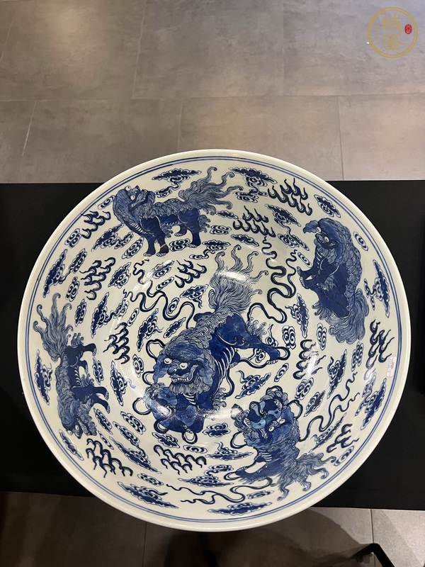 古玩陶瓷青花云獅紋大碗真品鑒賞圖