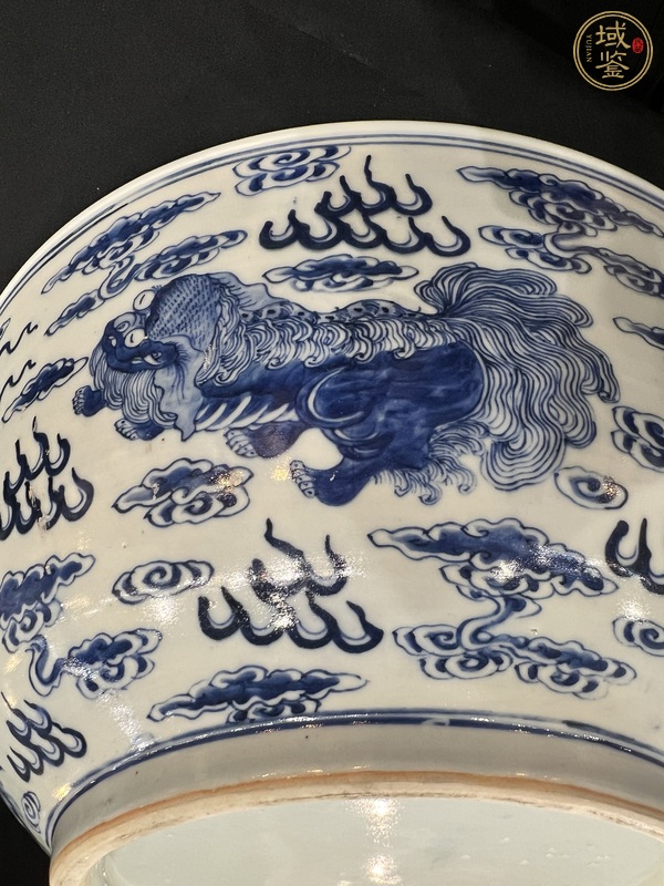 古玩陶瓷青花云獅紋大碗真品鑒賞圖