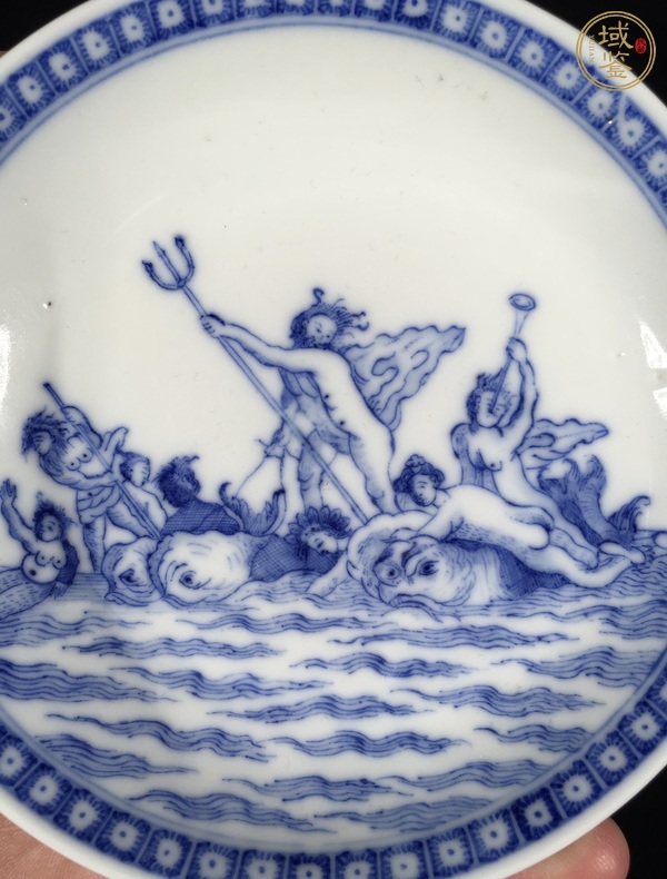 古玩陶瓷乾隆青花盤真品鑒賞圖