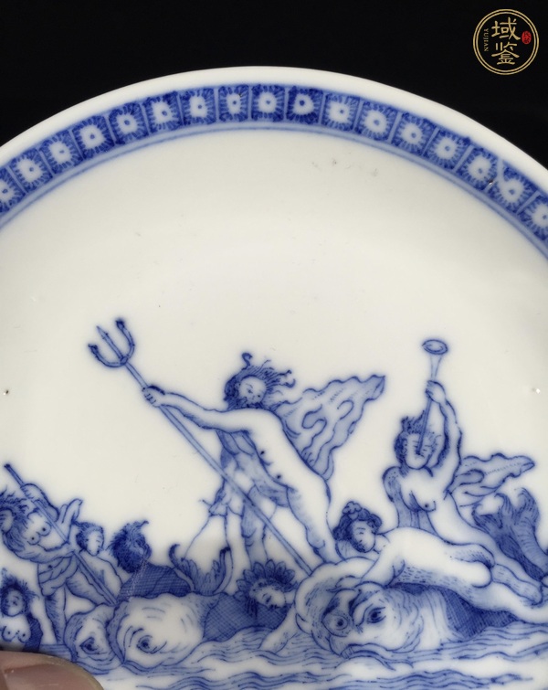 古玩陶瓷乾隆青花盤真品鑒賞圖