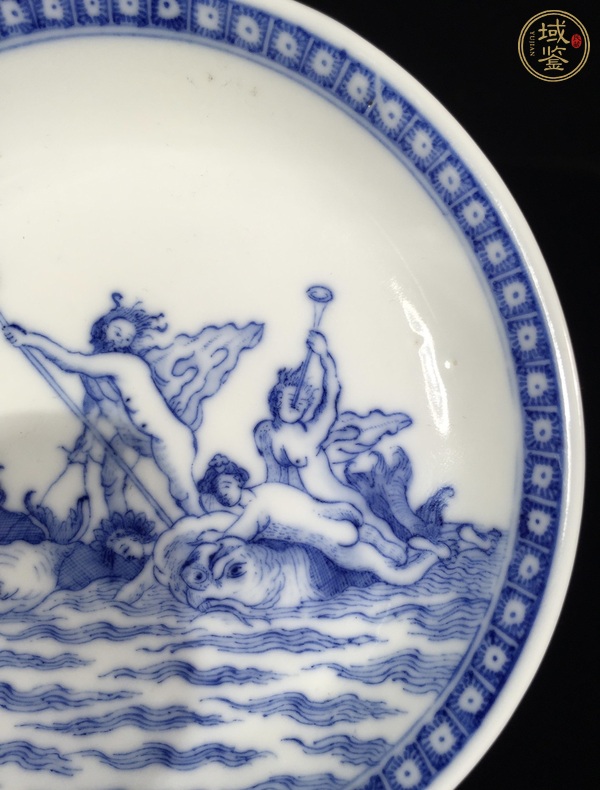 古玩陶瓷乾隆青花盤真品鑒賞圖