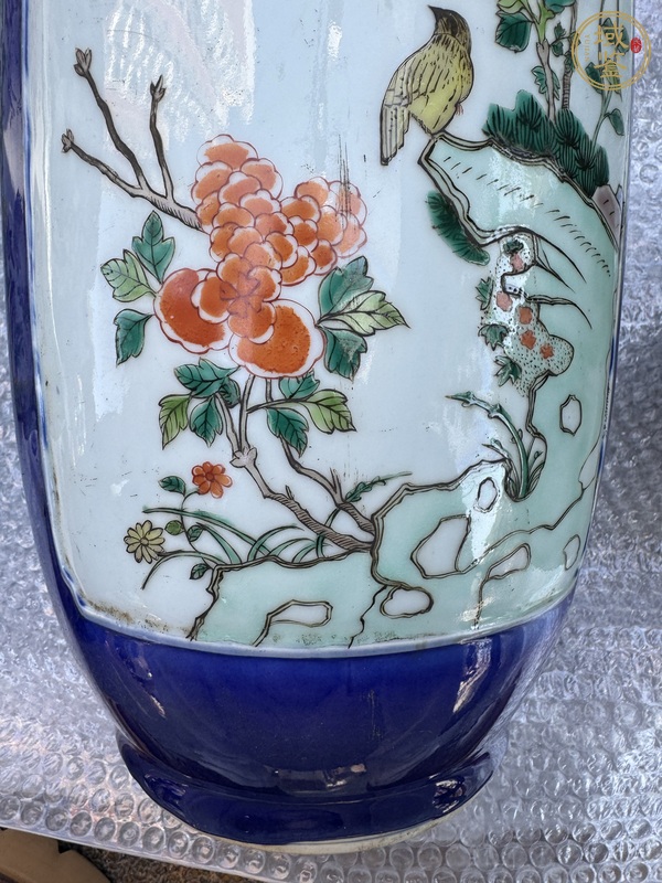 古玩陶瓷霽藍釉開窗五彩花鳥花卉紋棒槌瓶真品鑒賞圖