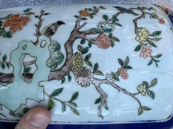古玩陶瓷霽藍釉開窗五彩花鳥花卉紋棒槌瓶真品鑒賞圖