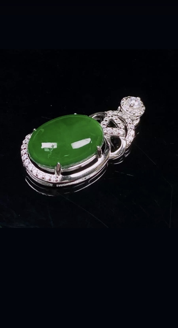 古玩玉器天然翡翠吊墜拍賣，當前價格18000元