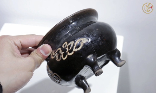 古玩陶瓷黑釉福紋三足香爐真品鑒賞圖