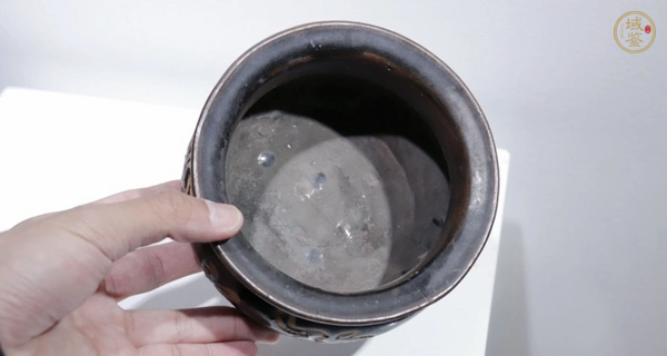古玩陶瓷黑釉福紋三足香爐真品鑒賞圖